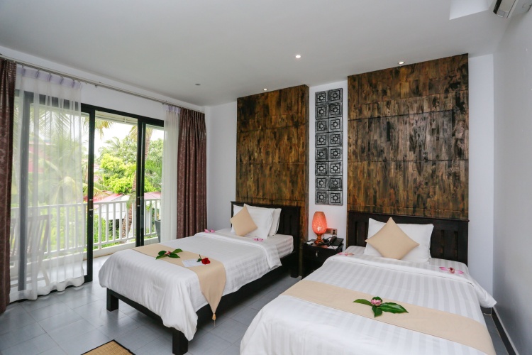 Deluxe Twin room with balcony and with pool view