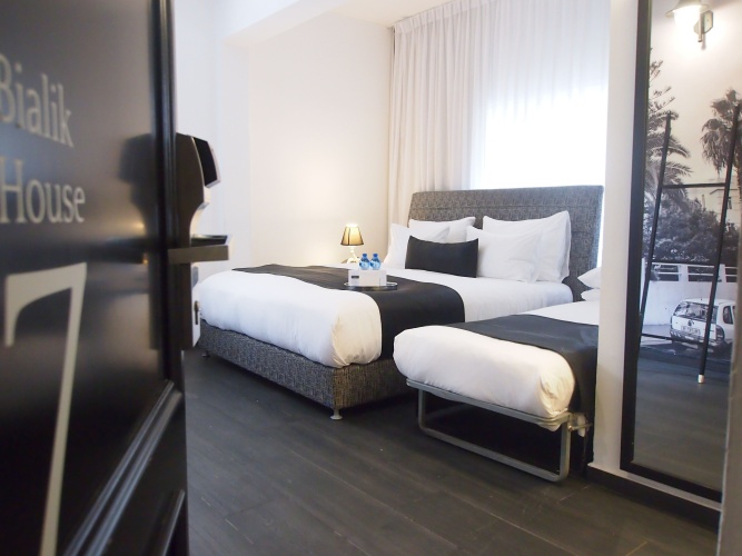 Standard Triple room
