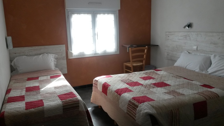Standard Triple room