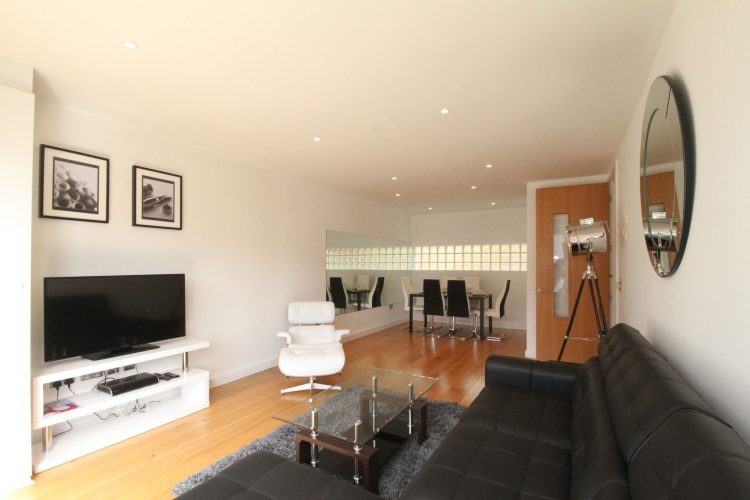 2 Bedrooms Deluxe Apartment
