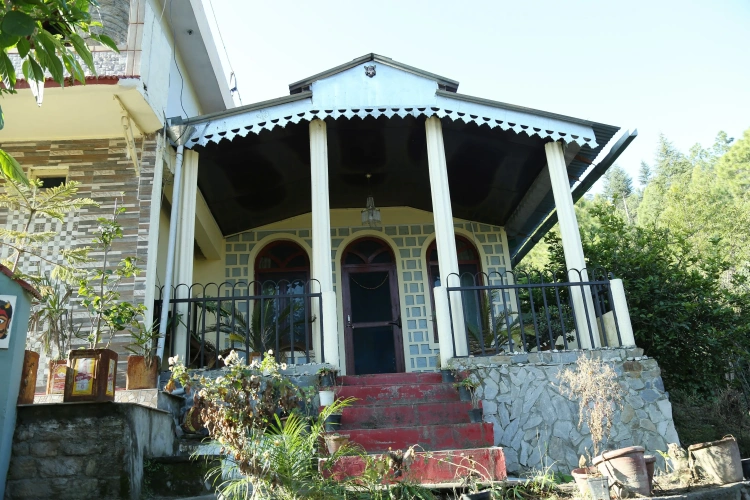 1 Bedroom Cottage with land view