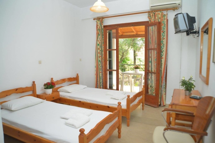 2 Bedrooms Apartment with garden view