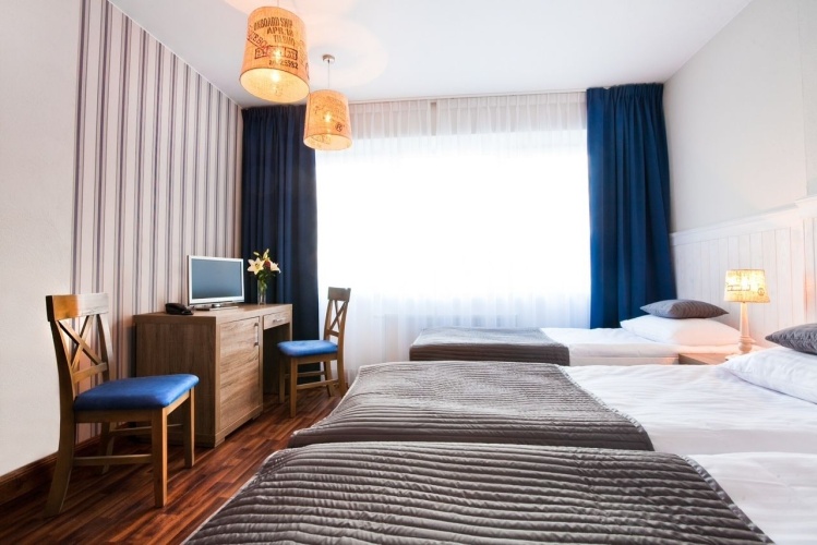 Standard Triple room with lake view