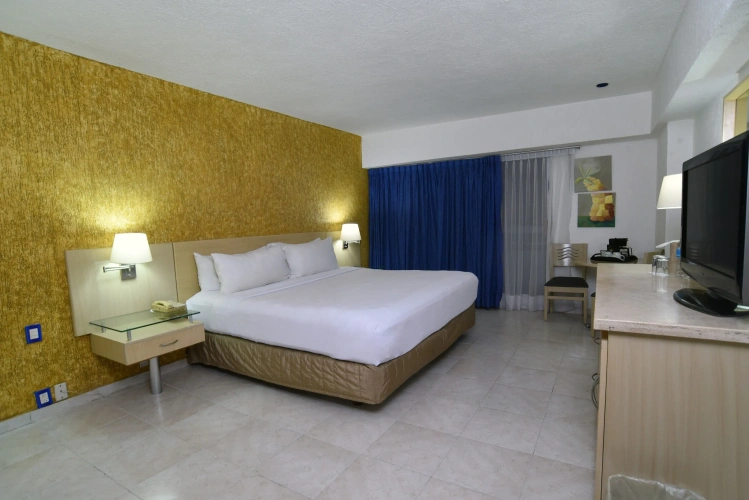 Deluxe Double room with balcony and with partial ocean view