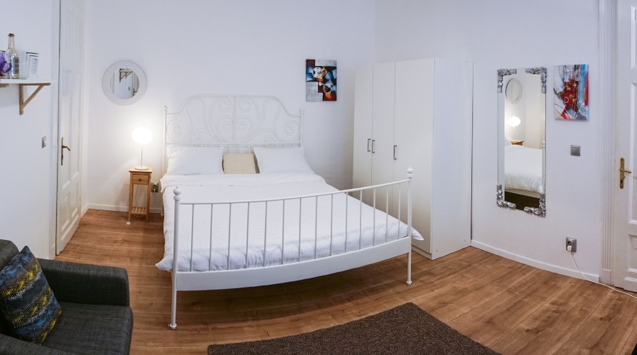 Deluxe Studio