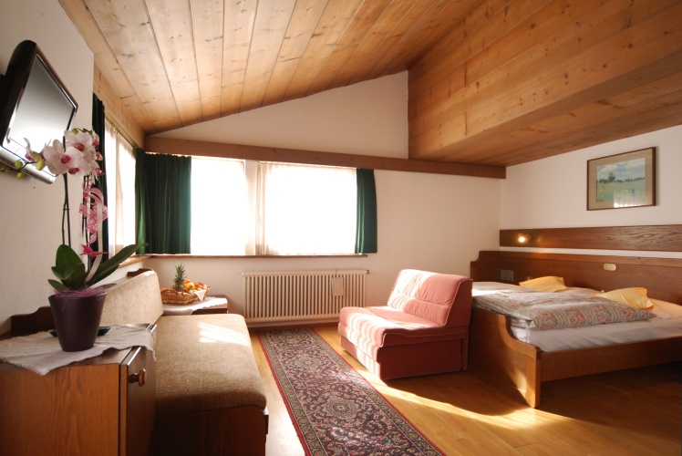 Standard Triple room
