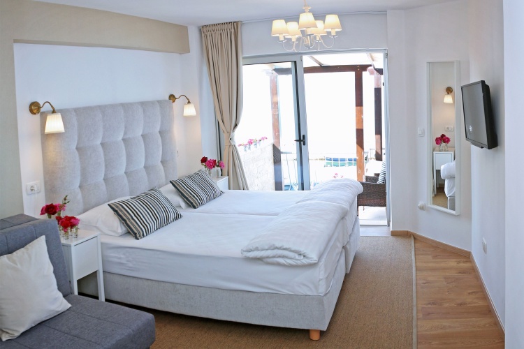 Superior Double room with balcony and with sea view