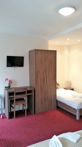 Standard Triple room with street view