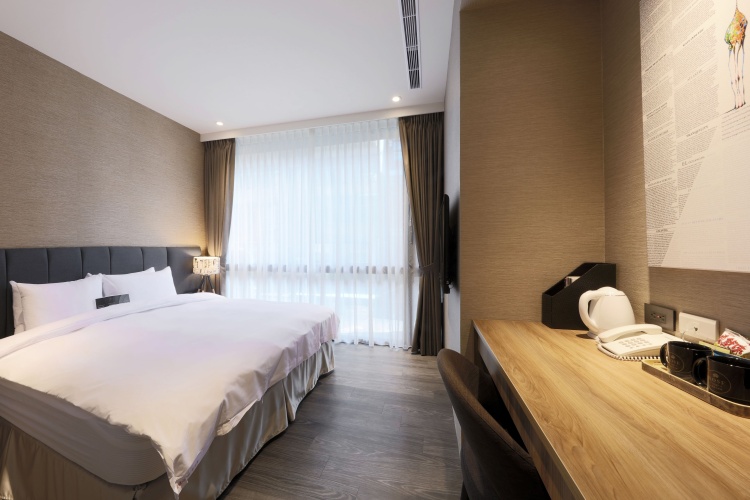 Standard Double room with city view