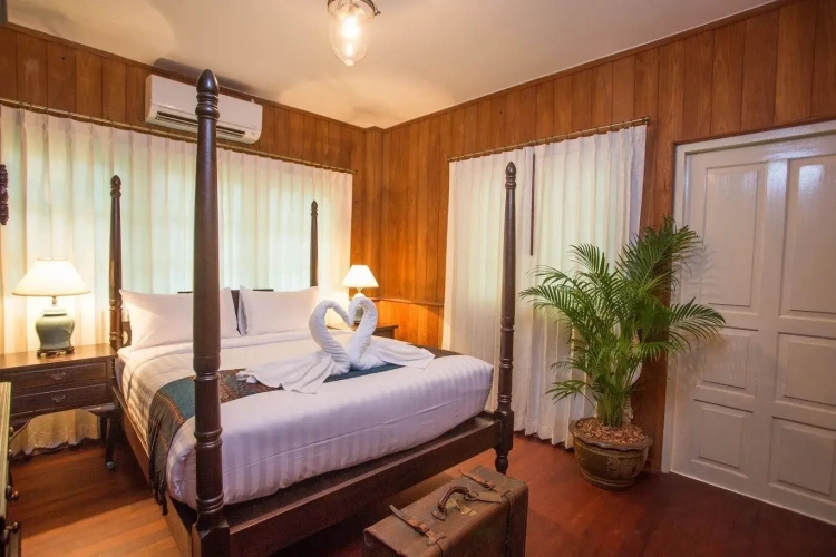 4 Bedrooms Villa