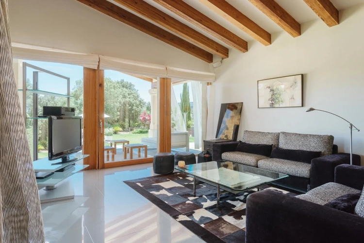 4 Bedrooms Villa