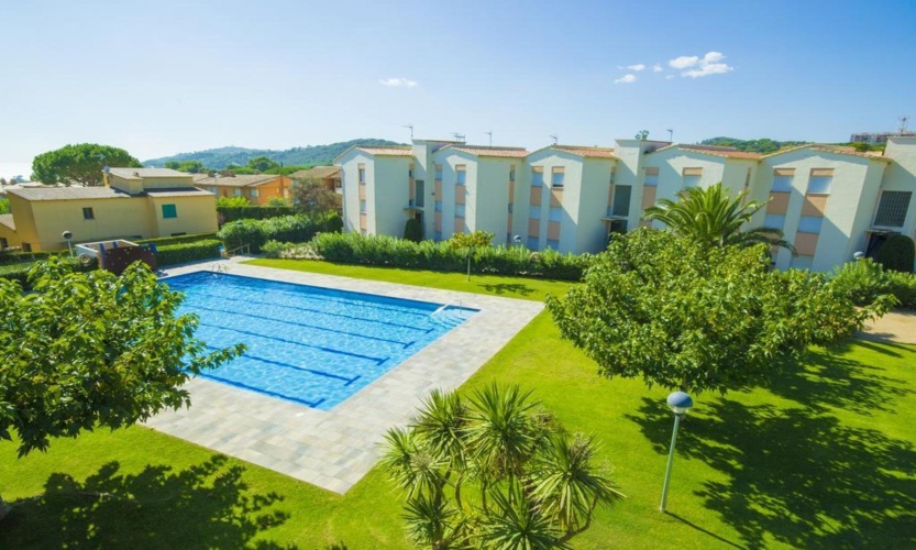 2 Bedrooms Family Apartment with garden view