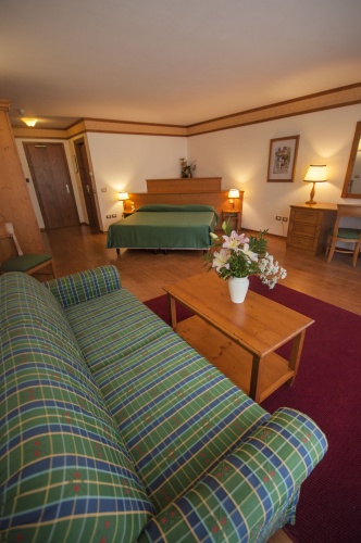 Standard Triple room with lake view