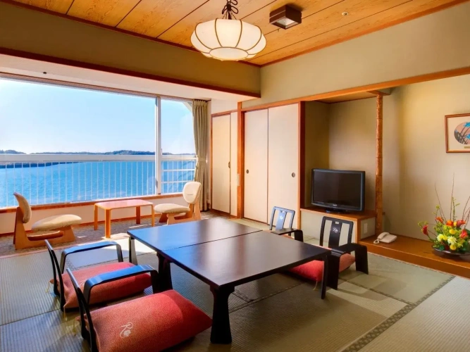 Standard Twin room with lake view