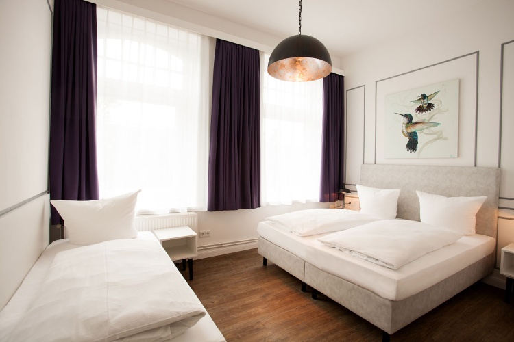 Standard Triple room