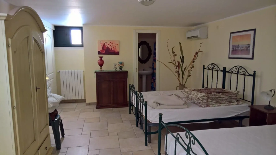 Standard Quintuple Family room