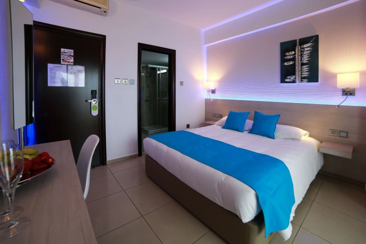 2 Bedrooms Apartment with balcony and with sea view