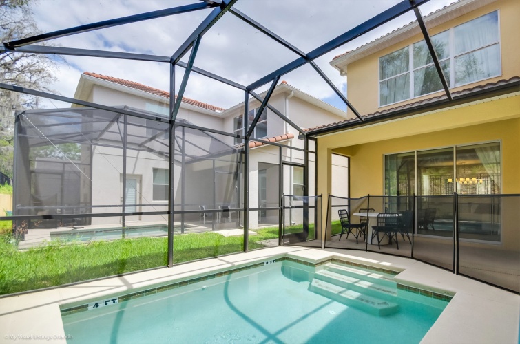 5 Bedrooms Villa