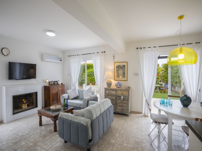 2 Bedrooms Villa