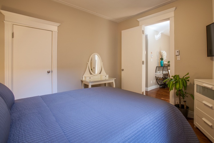 3 Bedrooms Luxury Apartment with balcony
