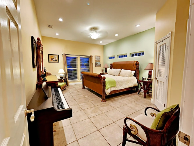4 Bedrooms Cottage