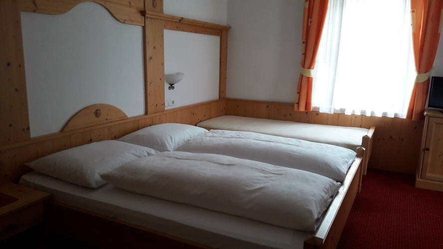 Standard Triple room