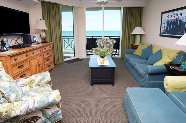 3 Bedrooms Grand room with balcony and with ocean view