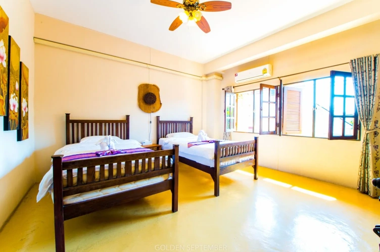 Standard Twin room with city view