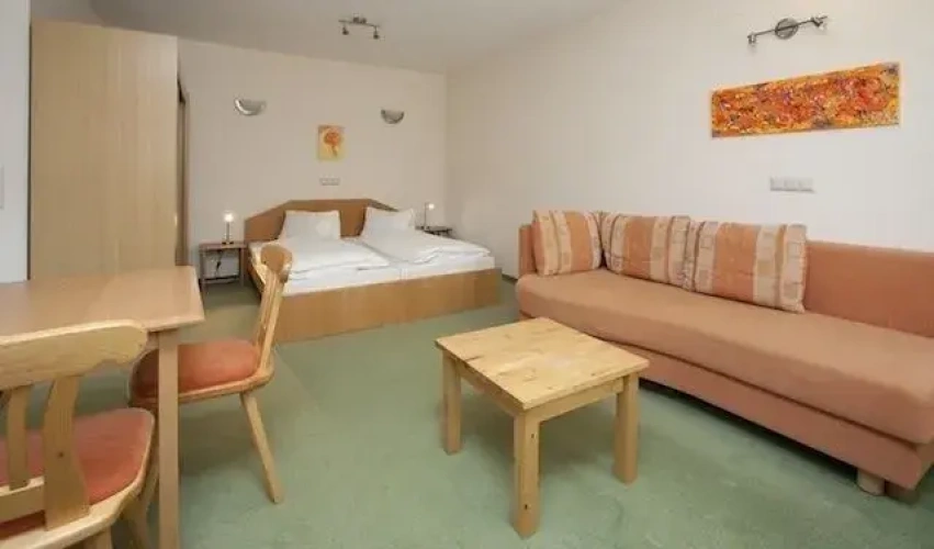 2 Bedrooms Family Apartment with garden view