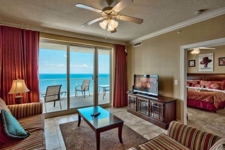 4 Bedrooms Standard room with balcony and beachfront