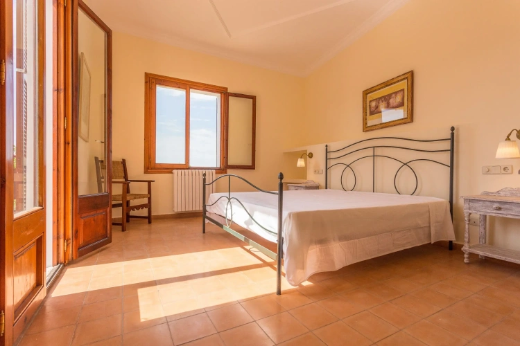 5 Bedrooms Villa