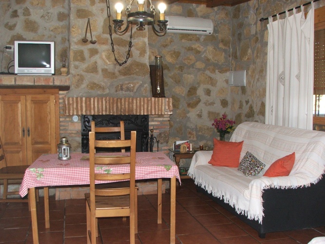 2 Bedrooms Cottage