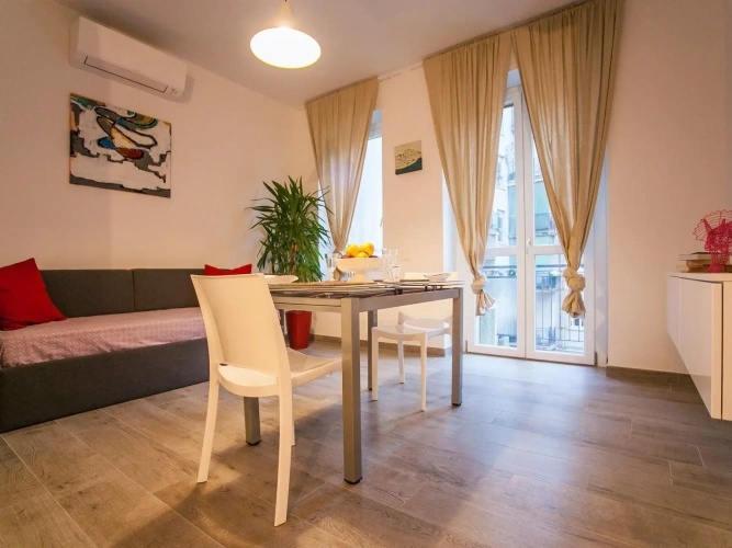 1 Bedroom Apartment with balcony and with courtyard view