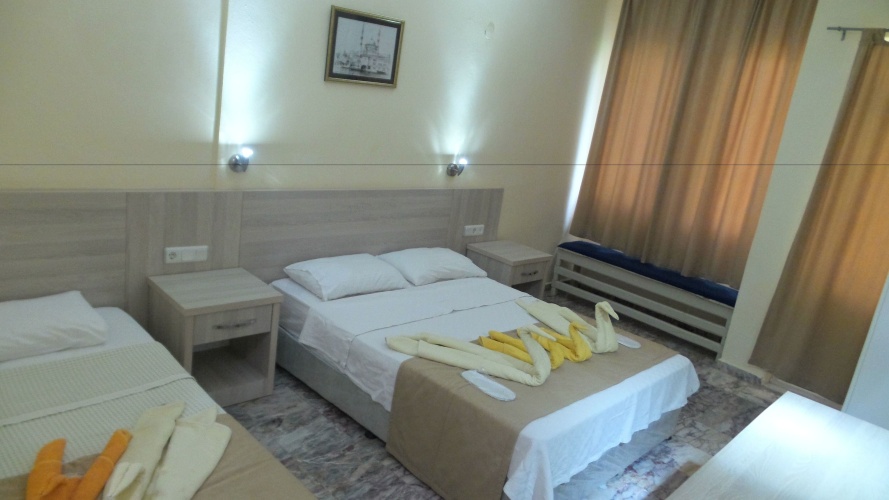 Standard Triple room