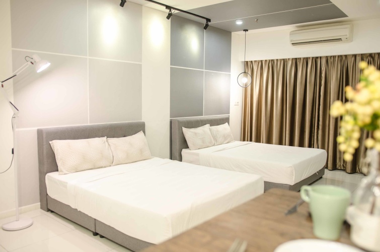 Premium Family Studio