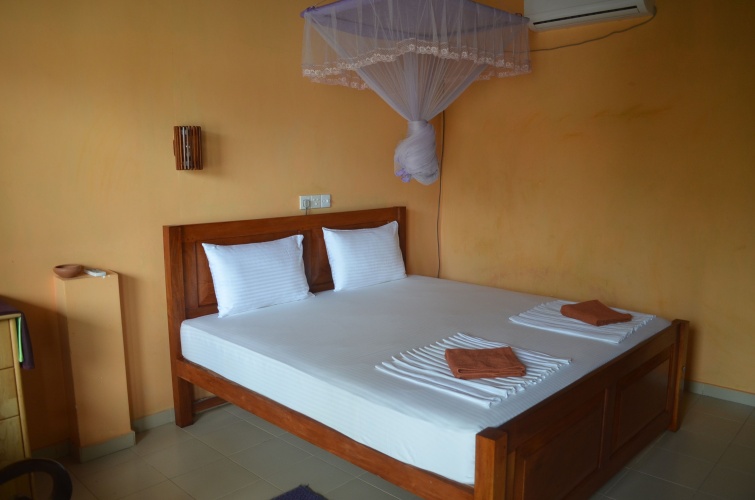 1 Bedroom Standard room with balcony and with partial ocean view