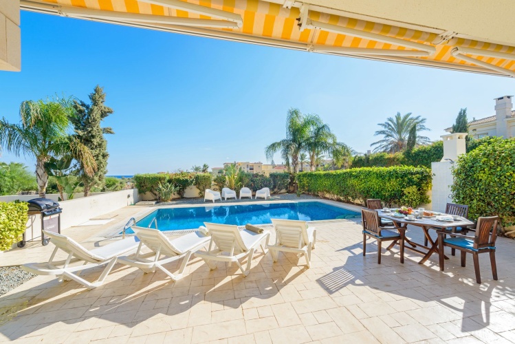 3 Bedrooms Villa