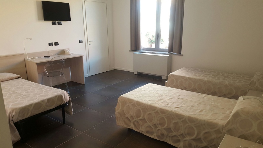 Standard Triple room