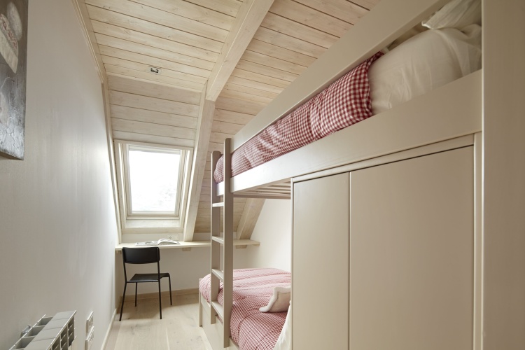 4 Bedrooms Apartment