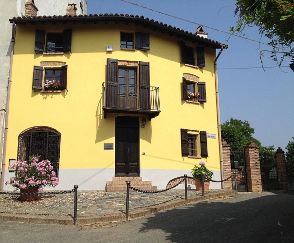 4 Bedrooms Cottage