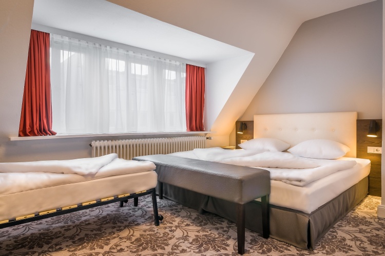 Standard Triple room