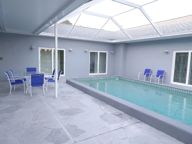 Sextuple Cottage