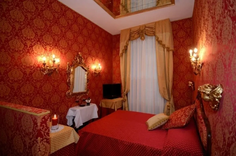Standard Double room with city view
