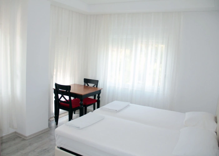 2 Bedrooms Apartment