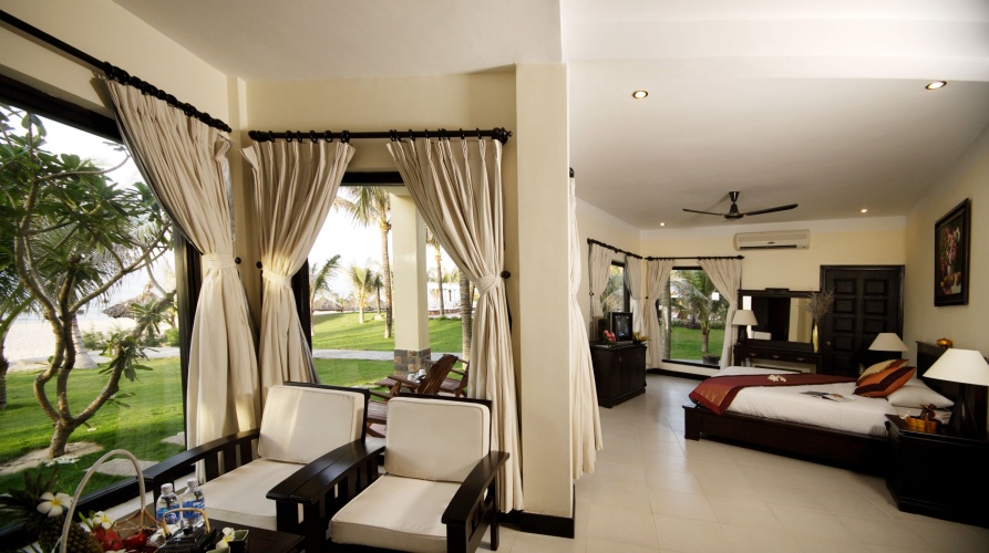 3 Bedrooms Sextuple Villa beachfront
