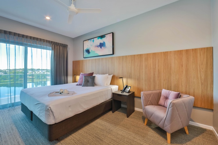 Executive Double Suite with balcony and with lake view