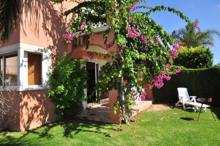 5 Bedrooms Cottage