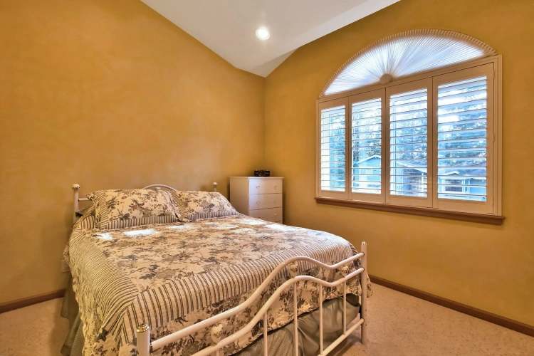 4 Bedrooms Cottage