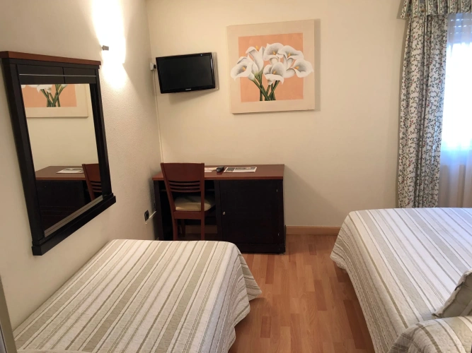 Standard Triple room