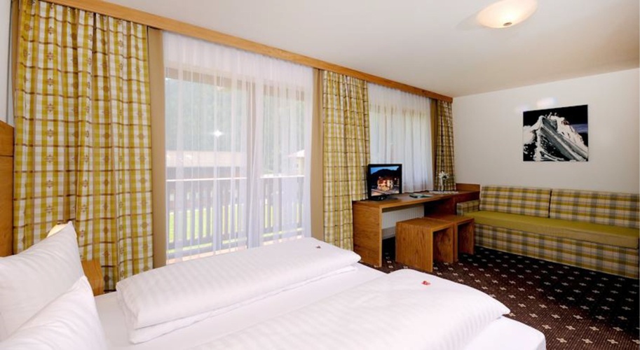 Junior Suite with balcony and with mountain view